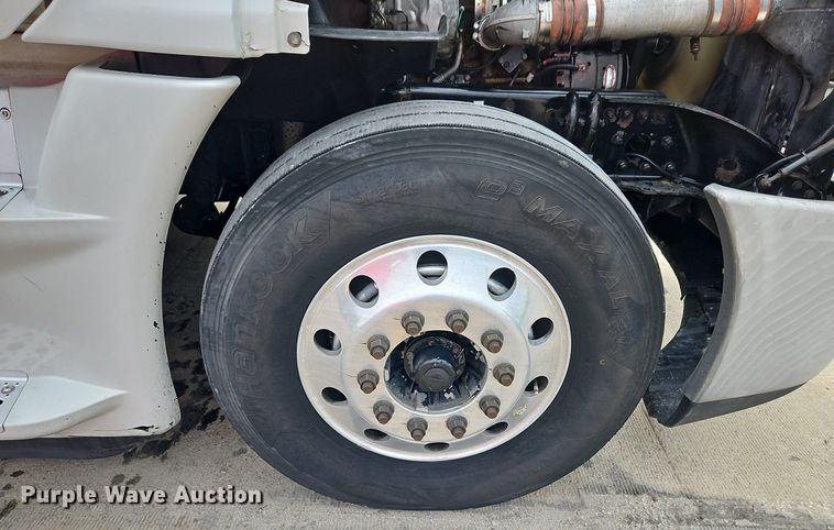 image for item DQ1789 2014 Freightliner Cascadia  semi truck