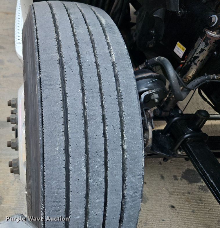 image for item DQ1789 2014 Freightliner Cascadia  semi truck