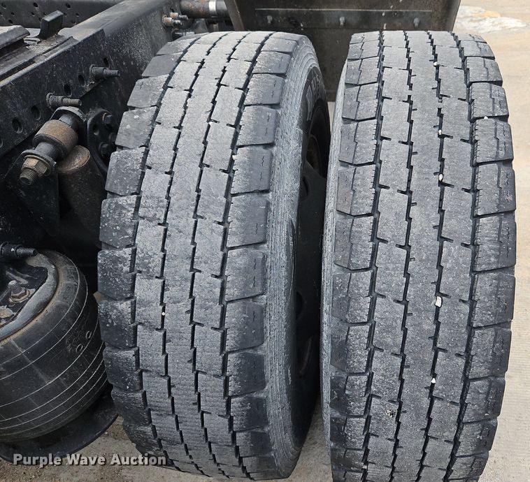 image for item DQ1789 2014 Freightliner Cascadia  semi truck