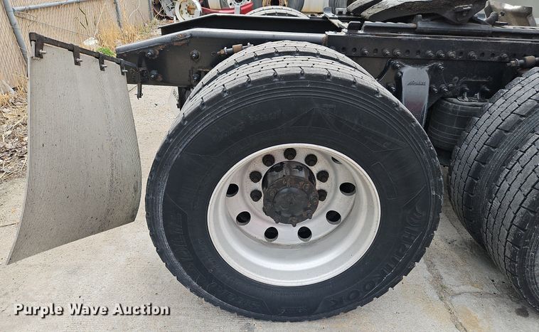 image for item DQ1789 2014 Freightliner Cascadia  semi truck