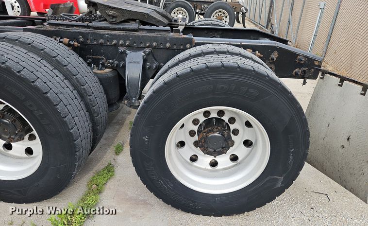 image for item DQ1789 2014 Freightliner Cascadia  semi truck