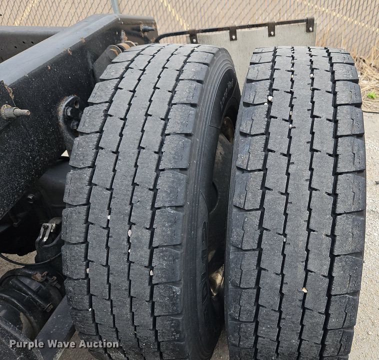 image for item DQ1789 2014 Freightliner Cascadia  semi truck