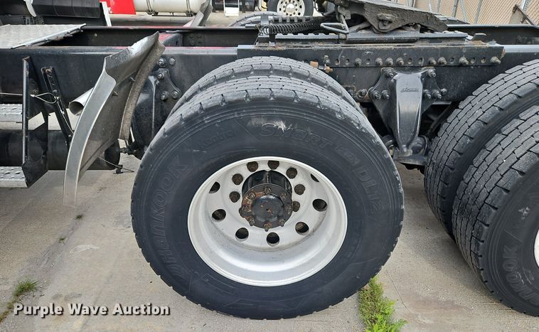 image for item DQ1789 2014 Freightliner Cascadia  semi truck