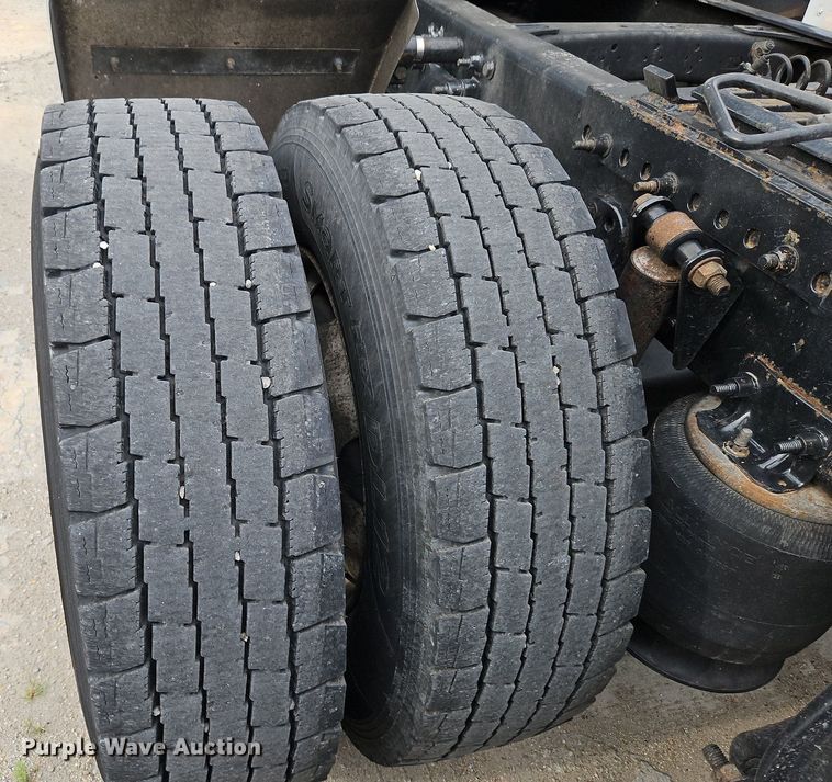 image for item DQ1789 2014 Freightliner Cascadia  semi truck