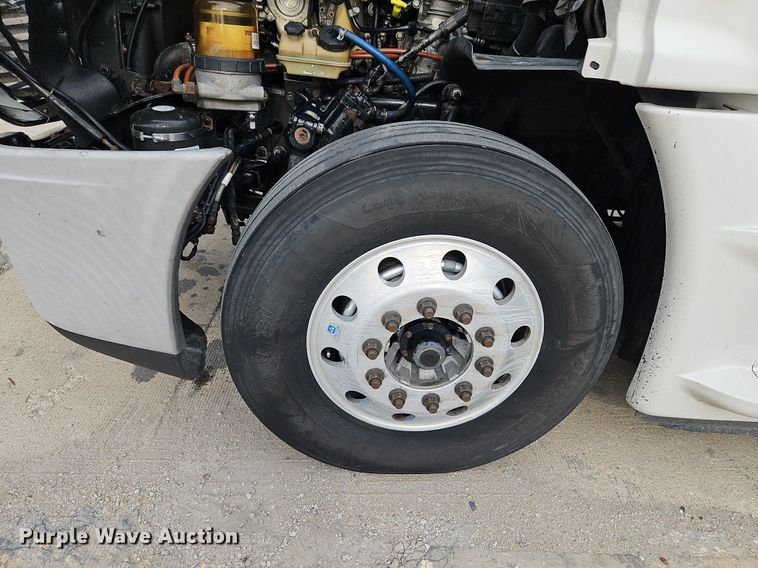 image for item DQ1789 2014 Freightliner Cascadia  semi truck