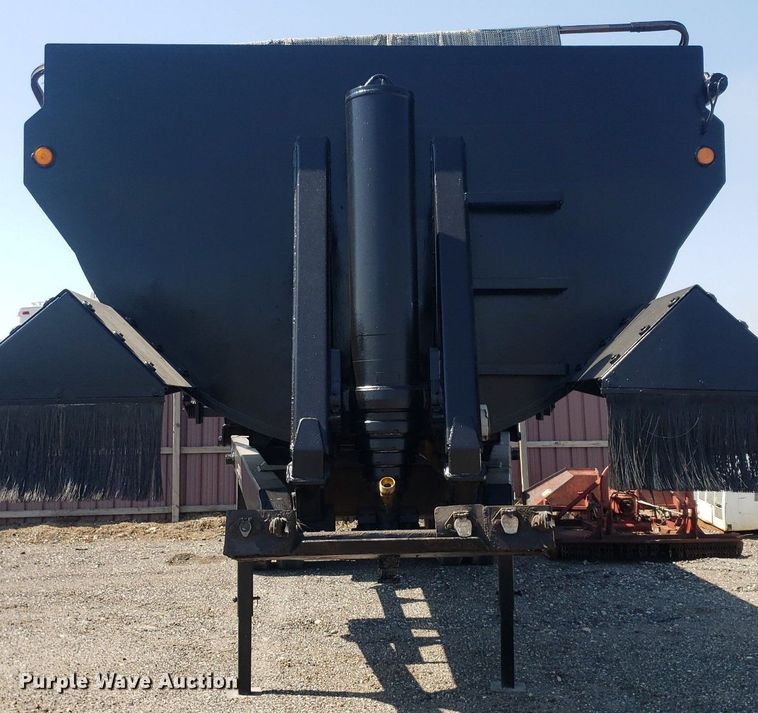 image for item IP9371 2014 Manac 4K228AB00  end dump trailer