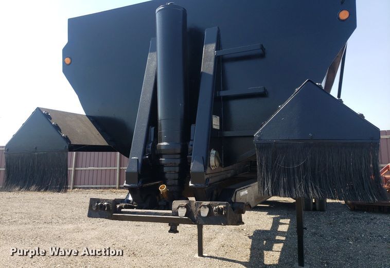 image for item IP9371 2014 Manac 4K228AB00  end dump trailer