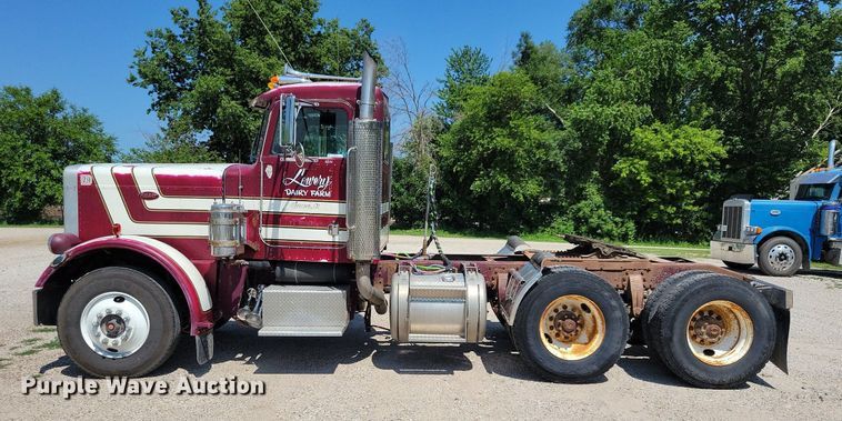 image for item JO9216 1979 Peterbilt 359  semi truck