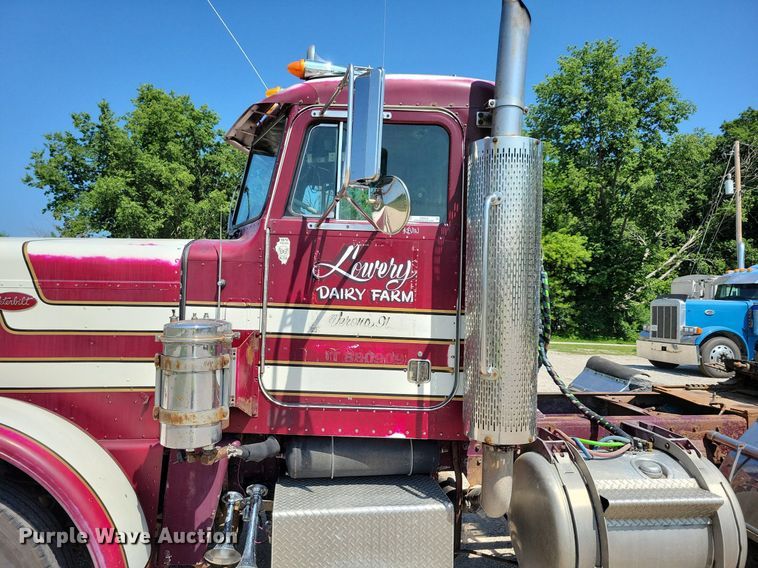 image for item JO9216 1979 Peterbilt 359  semi truck