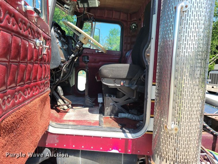 image for item JO9216 1979 Peterbilt 359  semi truck