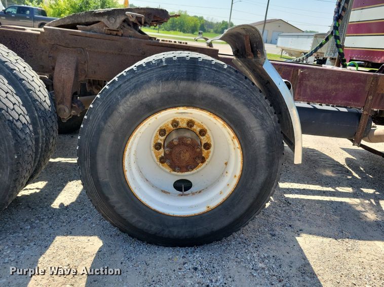 image for item JO9216 1979 Peterbilt 359  semi truck