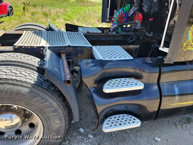 image for item JO9275 2007 Kenworth T2000  semi truck