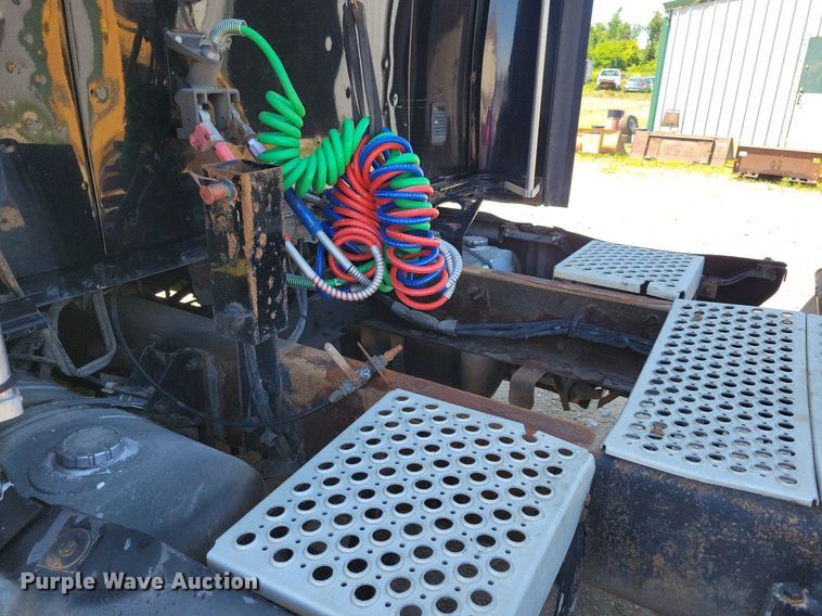 image for item JO9275 2007 Kenworth T2000  semi truck