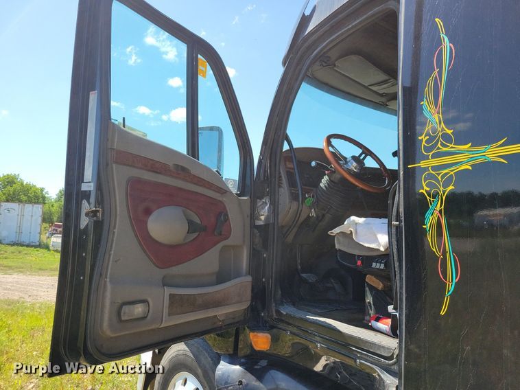 image for item JO9275 2007 Kenworth T2000  semi truck