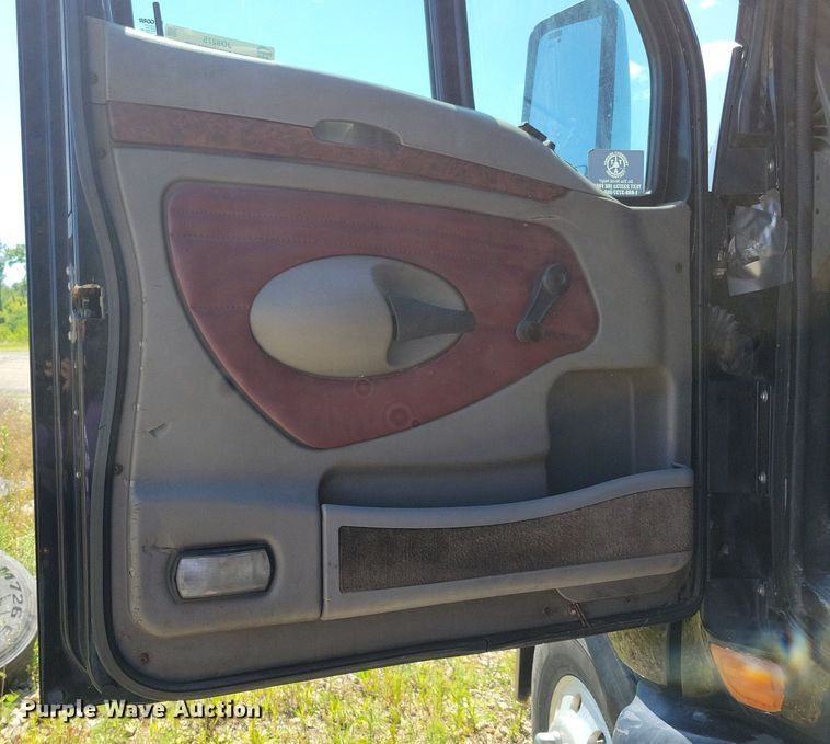 image for item JO9275 2007 Kenworth T2000  semi truck