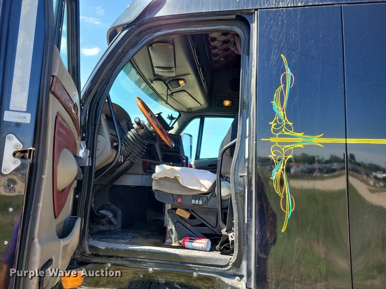 image for item JO9275 2007 Kenworth T2000  semi truck