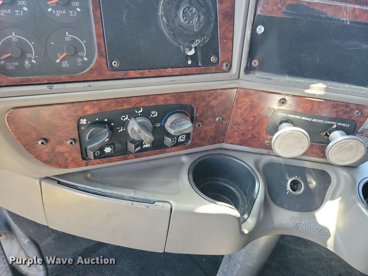 image for item JO9275 2007 Kenworth T2000  semi truck