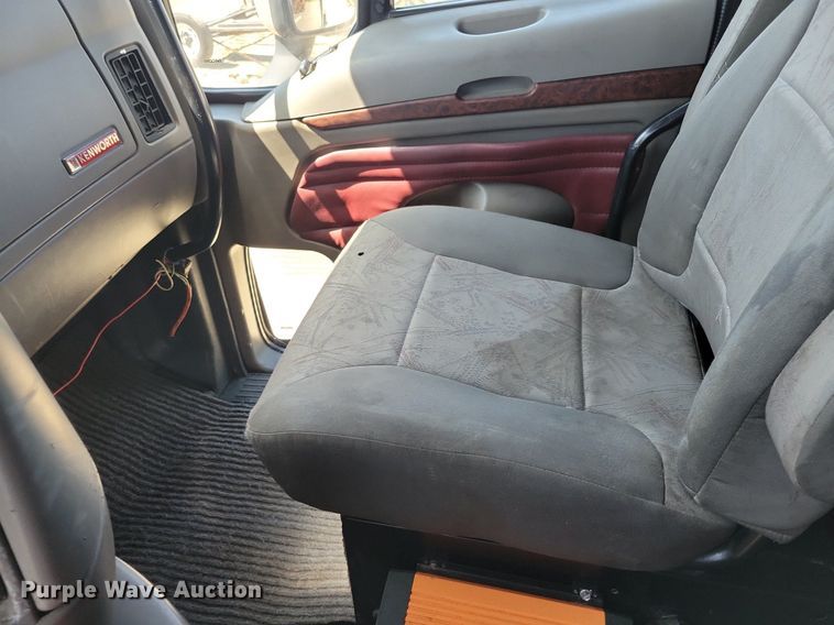 image for item JO9275 2007 Kenworth T2000  semi truck