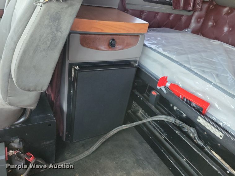 image for item JO9275 2007 Kenworth T2000  semi truck