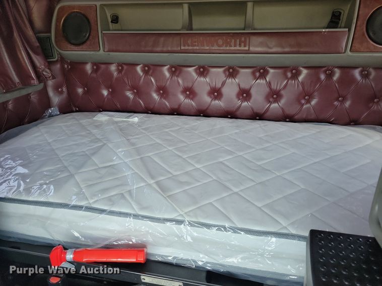 image for item JO9275 2007 Kenworth T2000  semi truck