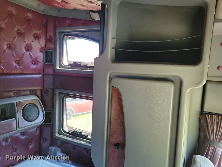 image for item JO9275 2007 Kenworth T2000  semi truck