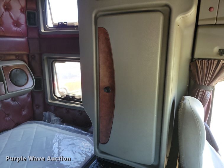 image for item JO9275 2007 Kenworth T2000  semi truck