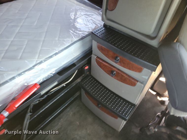 image for item JO9275 2007 Kenworth T2000  semi truck