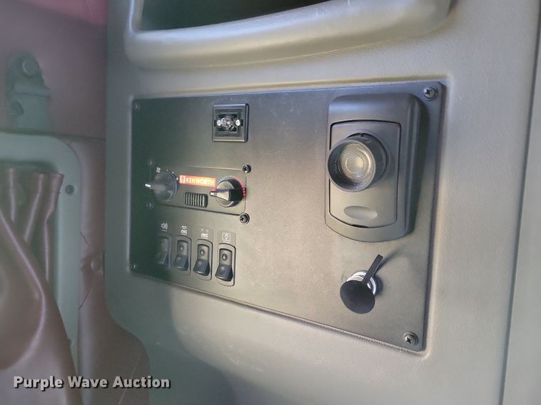 image for item JO9275 2007 Kenworth T2000  semi truck