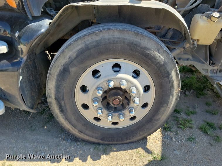 image for item JO9275 2007 Kenworth T2000  semi truck