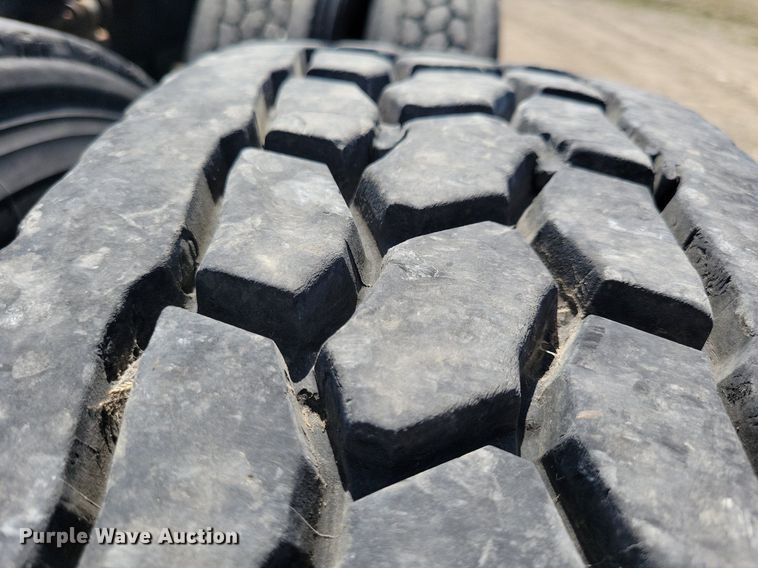 image for item JO9275 2007 Kenworth T2000  semi truck