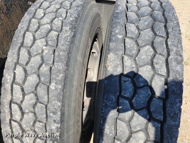 image for item JO9275 2007 Kenworth T2000  semi truck