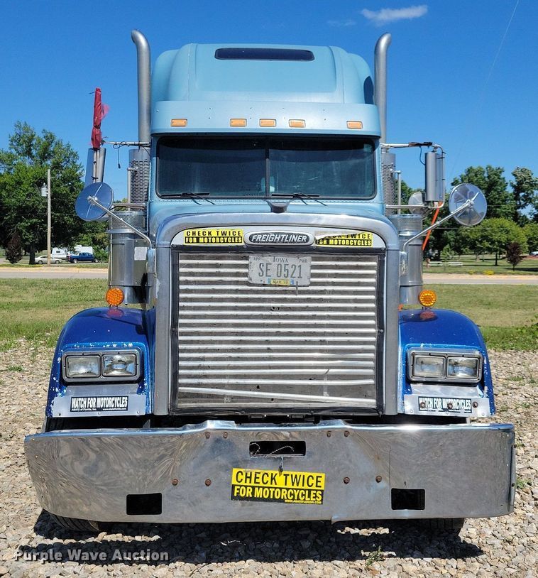 image for item JO9276 2002 Freightliner FLD120  semi truck
