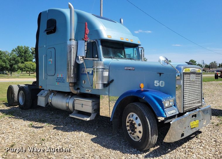 image for item JO9276 2002 Freightliner FLD120  semi truck