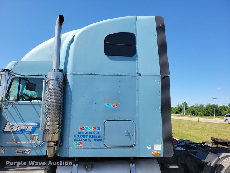 image for item JO9276 2002 Freightliner FLD120  semi truck