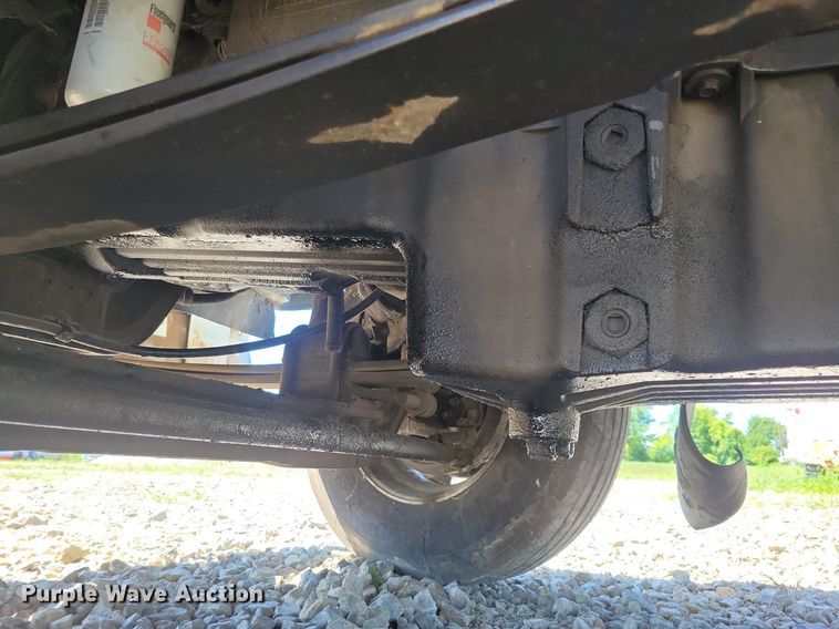 image for item JO9276 2002 Freightliner FLD120  semi truck