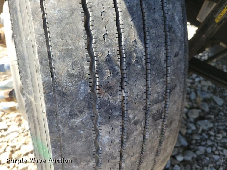 image for item JO9276 2002 Freightliner FLD120  semi truck