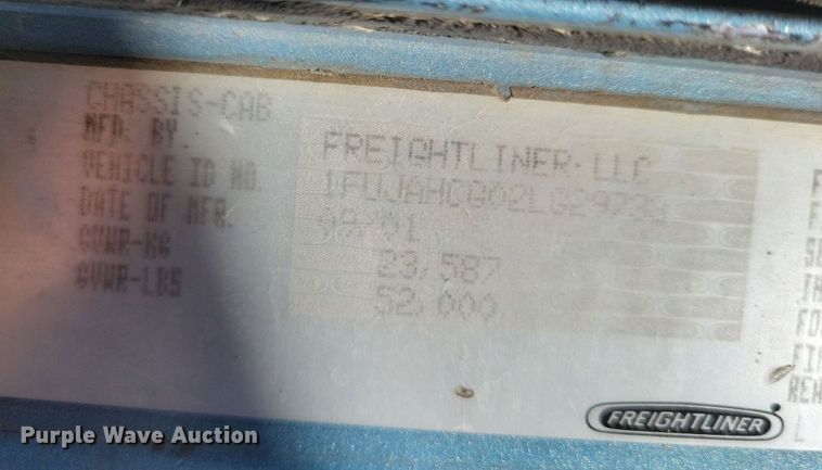 image for item JO9276 2002 Freightliner FLD120  semi truck