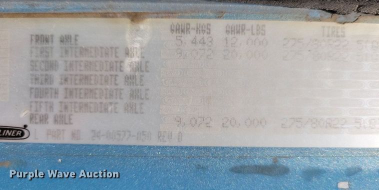 image for item JO9276 2002 Freightliner FLD120  semi truck