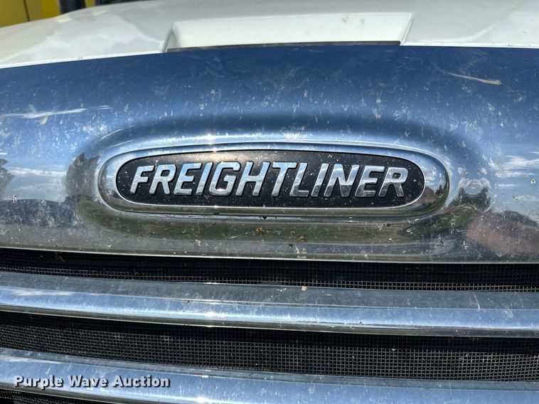 image for item KL9015 2012 Freighliner Cascadia  semi truck