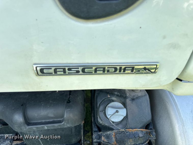 image for item KL9015 2012 Freighliner Cascadia  semi truck