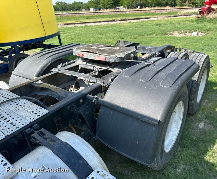 image for item KL9015 2012 Freighliner Cascadia  semi truck