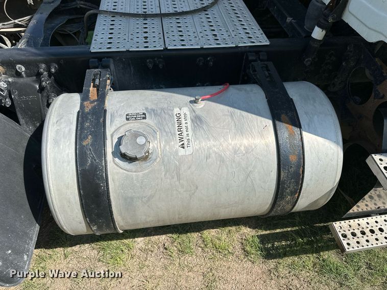 image for item KL9015 2012 Freighliner Cascadia  semi truck