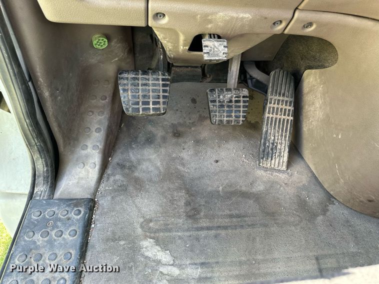 image for item KL9015 2012 Freighliner Cascadia  semi truck