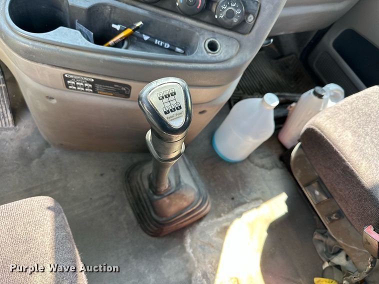 image for item KL9015 2012 Freighliner Cascadia  semi truck