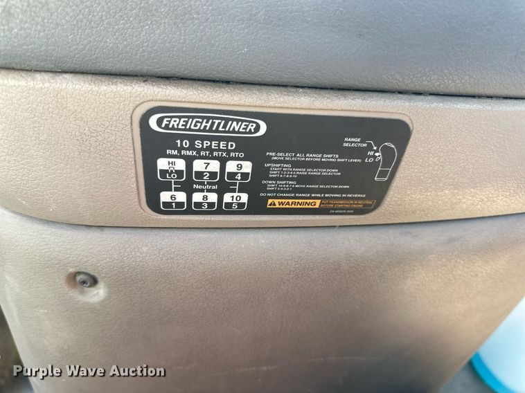 image for item KL9015 2012 Freighliner Cascadia  semi truck