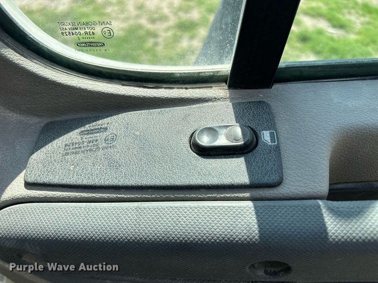 image for item KL9015 2012 Freighliner Cascadia  semi truck