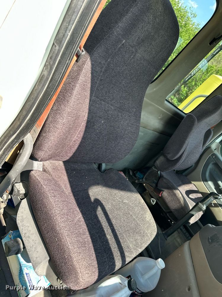 image for item KL9015 2012 Freighliner Cascadia  semi truck