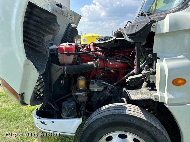 image for item KL9015 2012 Freighliner Cascadia  semi truck