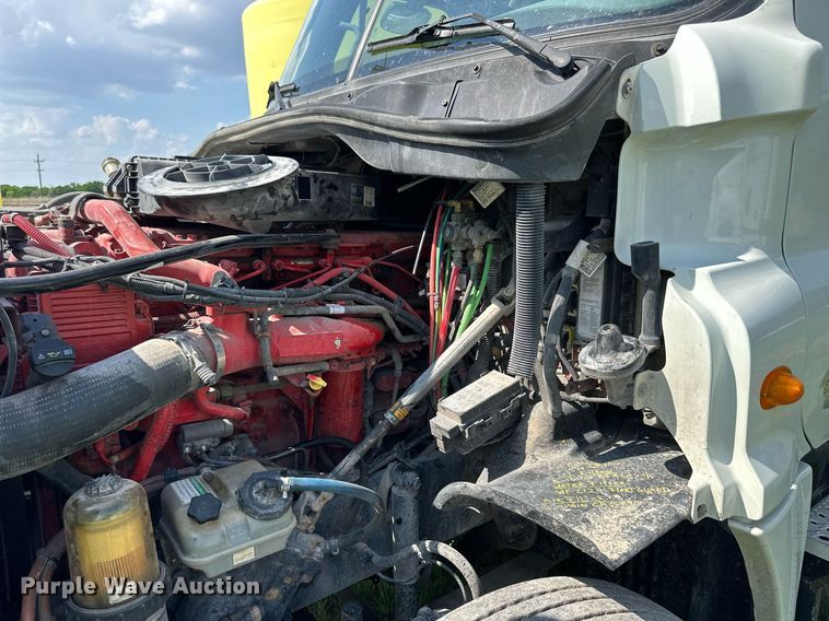 image for item KL9015 2012 Freighliner Cascadia  semi truck