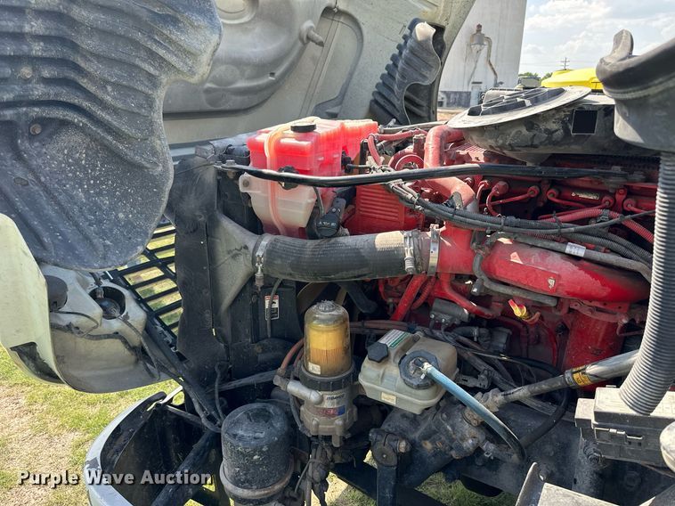 image for item KL9015 2012 Freighliner Cascadia  semi truck